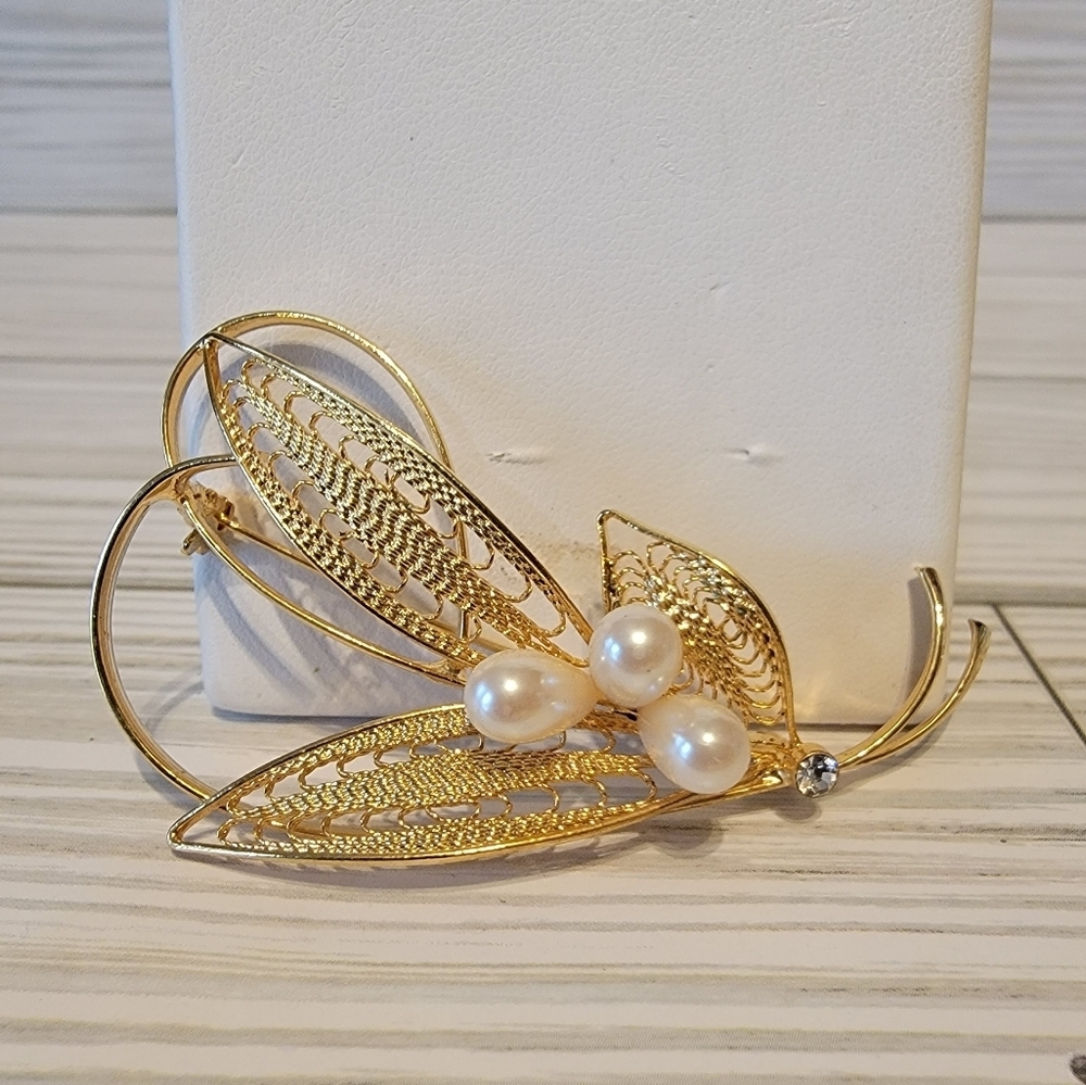Vintage Gold Tone Filigree Leaf Faux Pearl Floral Spray Brooch Pin